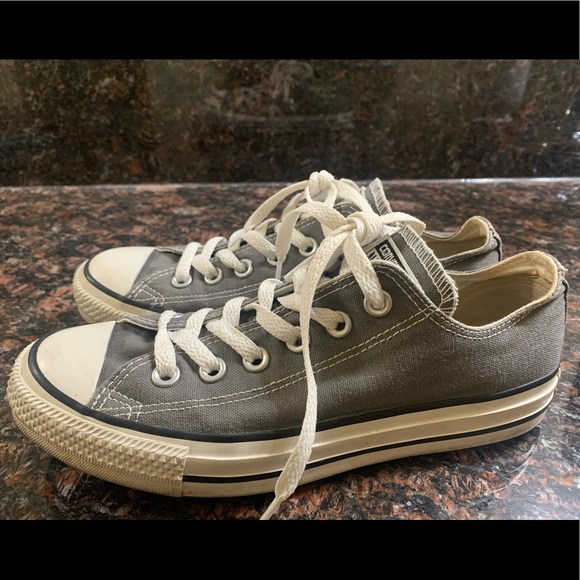 grey low top converse